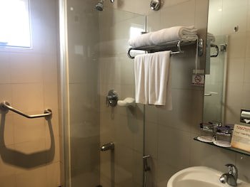 Court Meridian Hotel And Suites