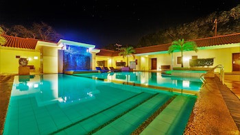Court Meridian Hotel And Suites