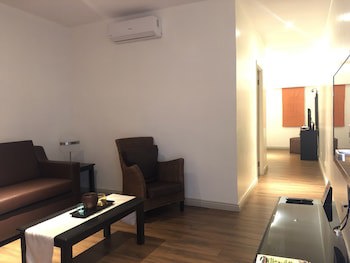 Court Meridian Hotel And Suites