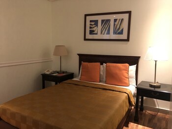Court Meridian Hotel And Suites