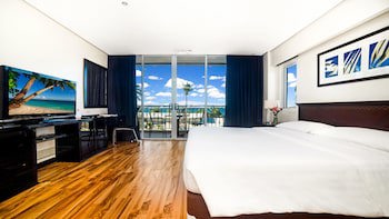 Court Meridian Hotel And Suites