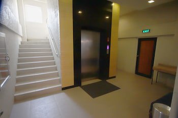 Court Meridian Hotel And Suites