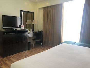 Court Meridian Hotel And Suites