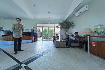 Court Meridian Hotel And Suites