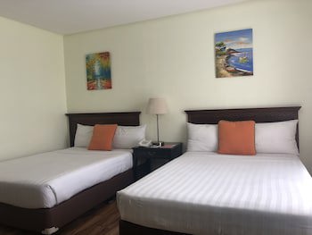 Court Meridian Hotel And Suites