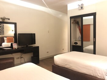 Court Meridian Hotel And Suites