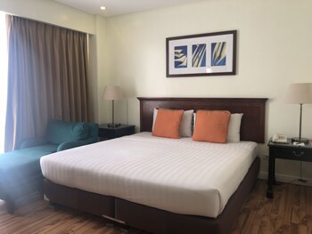 Court Meridian Hotel And Suites
