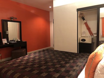 Court Meridian Hotel And Suites