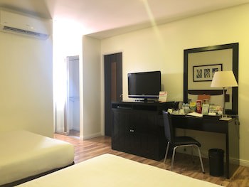 Court Meridian Hotel And Suites