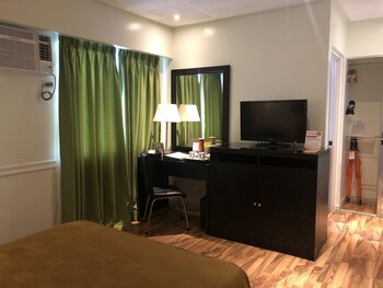 Court Meridian Hotel And Suites