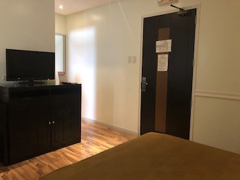 Court Meridian Hotel And Suites