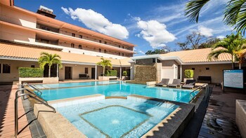 Court Meridian Hotel And Suites
