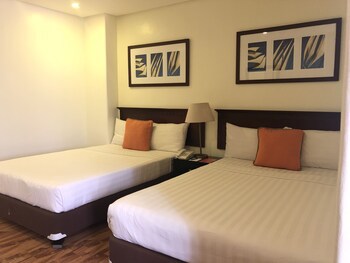 Court Meridian Hotel And Suites