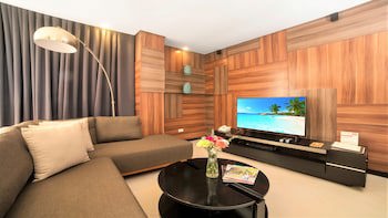 Court Meridian Hotel And Suites