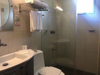 Court Meridian Hotel And Suites