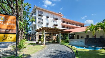 Court Meridian Hotel And Suites