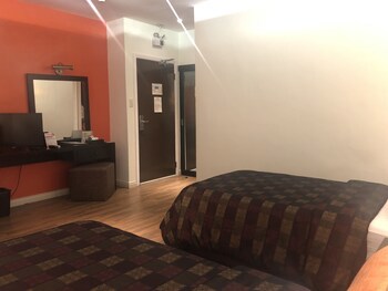 Court Meridian Hotel And Suites