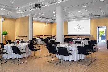 Grand Hotel Vilnius, Curio Collection By Hilton