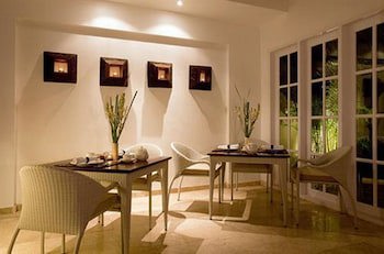 The Colony Hotel