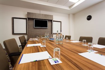 Holiday Inn Express Harlow, An Ihg Hotel
