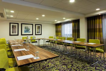 Holiday Inn Express Harlow, An Ihg Hotel