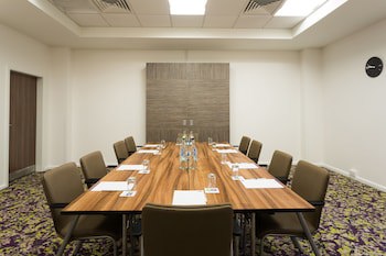 Holiday Inn Express Harlow, An Ihg Hotel