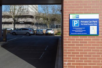 Holiday Inn Express Harlow, An Ihg Hotel