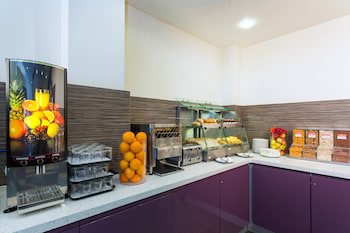Holiday Inn Express Harlow, An Ihg Hotel