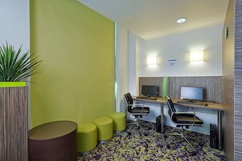 Holiday Inn Express Harlow, An Ihg Hotel