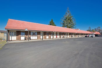 Airport Manor Inn