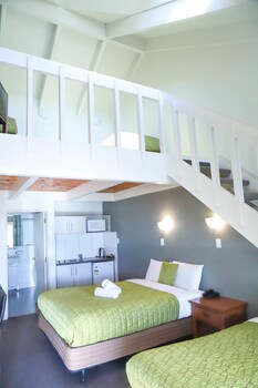 Airport Manor Inn