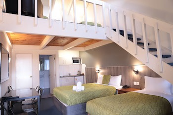 Airport Manor Inn