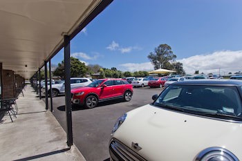Airport Manor Inn