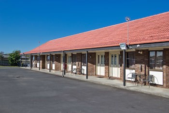 Airport Manor Inn