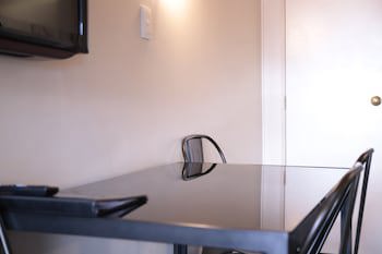 Airport Manor Inn