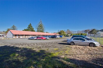 Airport Manor Inn