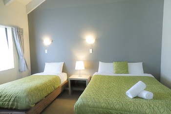 Airport Manor Inn