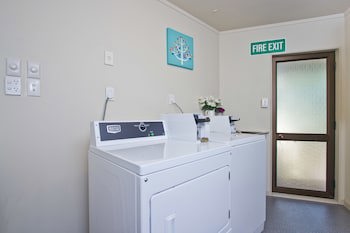 Airport Manor Inn
