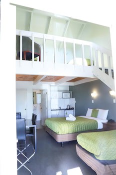 Airport Manor Inn