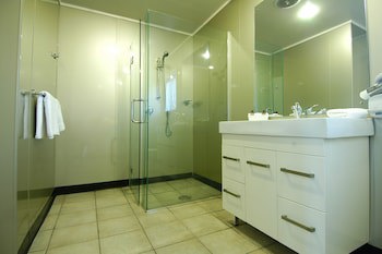 Airport Manor Inn