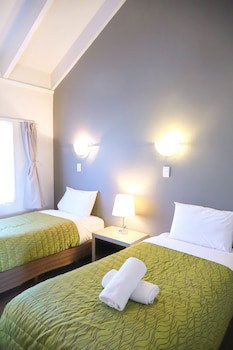Airport Manor Inn