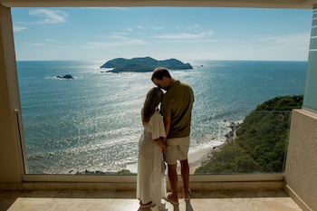 Azul Ixtapa Grand All Inclusive Suites & Spa