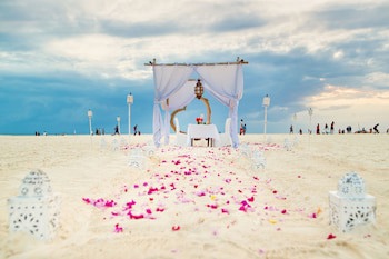 Gold Zanzibar Beach House & Spa