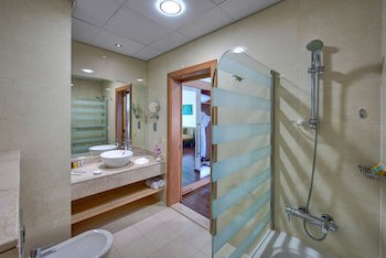 Al Khoory Executive Hotel