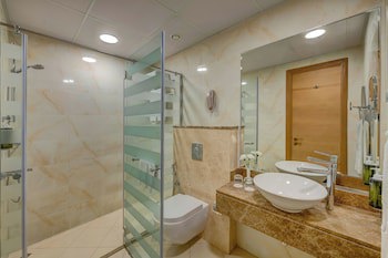 Al Khoory Executive Hotel fotoğrafı