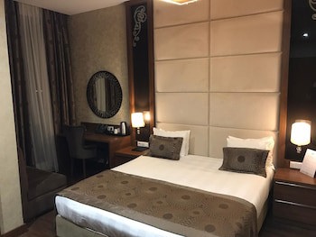 Grand Hotel Downtown