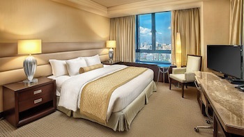 Crimson Hotel Filinvest City Manila