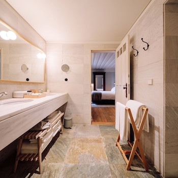 Quinta Nova Luxury Winery House