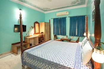 Anuraag Villa