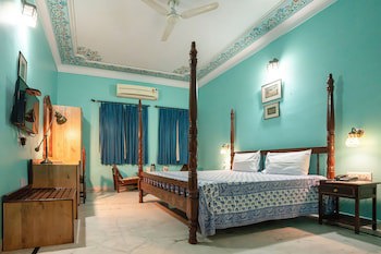 Anuraag Villa